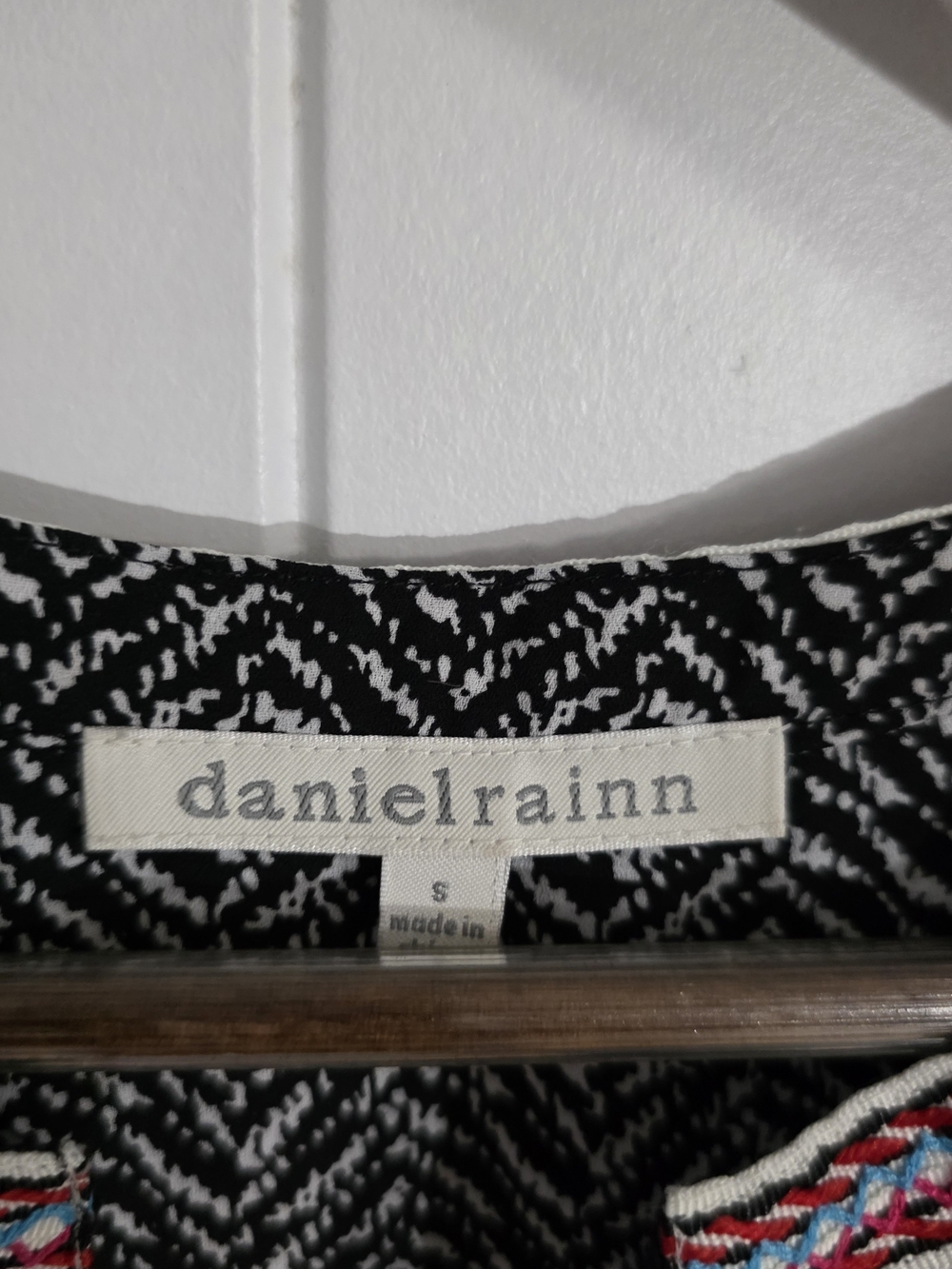 Daniel Rainn Small Black White Chevron Blouse Embroidered Trim Boho Top - Picture 3 of 9